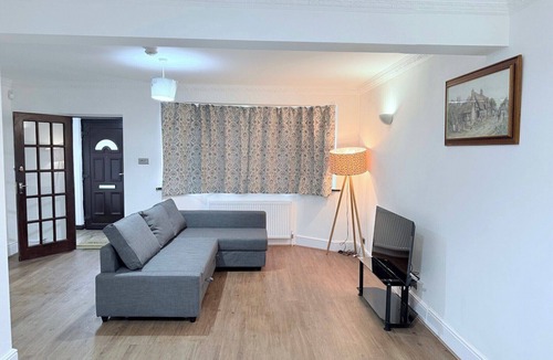Heath House | Fountain House-Sleeps 5-Central Dagenham-Parking