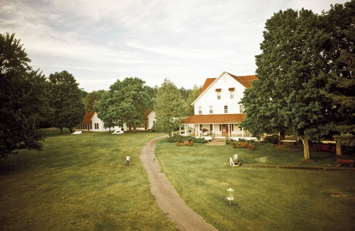 Lake Leelanau Resort | Fountain Point - Hotel Room 6