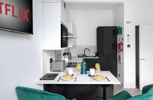 Rothesay Apartment | Fountain View Apartment