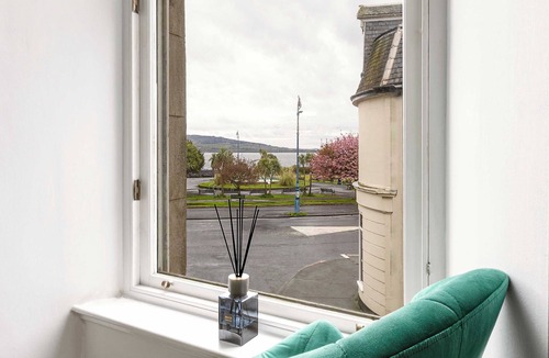 Rothesay Apartment | Fountain View Apartment