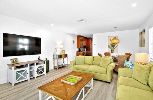Ilexhurst House | Four Beach Lovers 4 · Full-Size Garden Unit · Solar · Gulf in 50 Steps