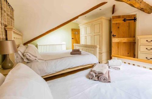 Darton House | Four bed barn conversion Junction 37 38 M1