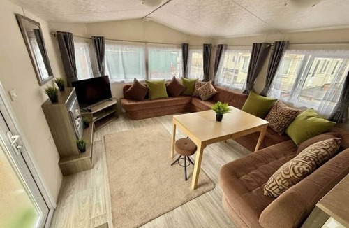 Glasgow House | Four-bed Delta Caravan, Glasgow