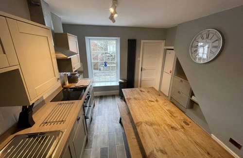 Bala House | Four bedded grade two listed 1800's house on chapel grounds