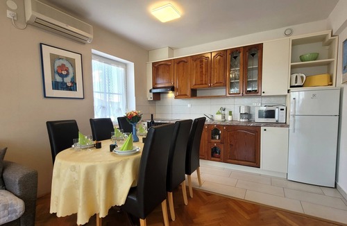 Sveti Anton Apartment | Four-bedroom apartment with terrace Sveti Anton, Krk (A-20344-a)