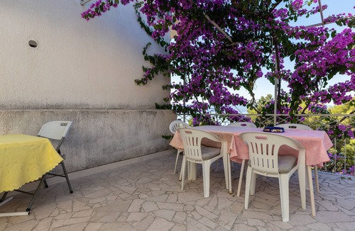 Jesenice Apartment | Four-bedroom apartment with terrace and sea view Sumpetar, Omiš (A-9436-a)
