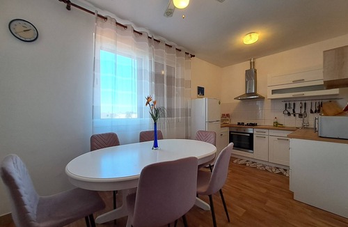Sucuraj Apartment | Four-bedroom apartment with terrace and sea view Sućuraj, Hvar (A-24563-a)