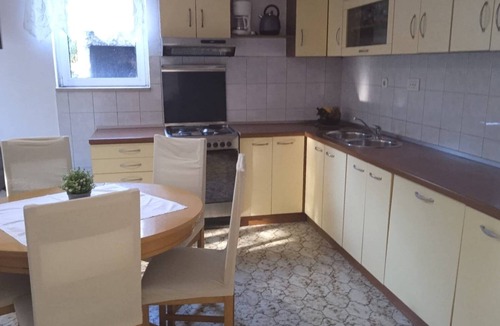 Sucuraj Apartment | Four-bedroom apartment near beach Sućuraj (Hvar) (A-578-b)