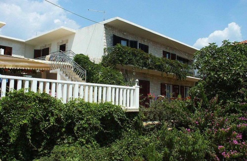 Sucuraj Apartment | Four-bedroom apartment near beach Sućuraj (Hvar) (A-578-b)
