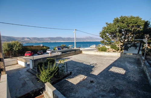 Arbanija Apartment | Four-bedroom apartment near beach Arbanija, Čiovo (A-1122-a)