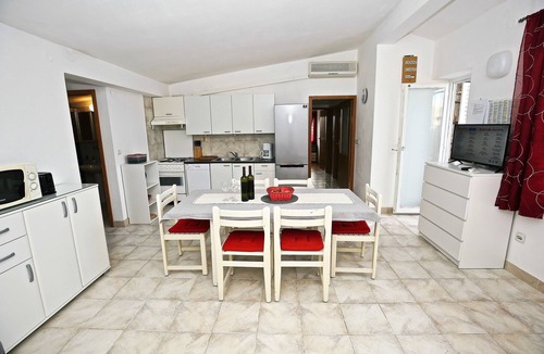 Prizba Apartment | Four-bedroom apartment near beach Prižba, Korčula (A-9255-d)