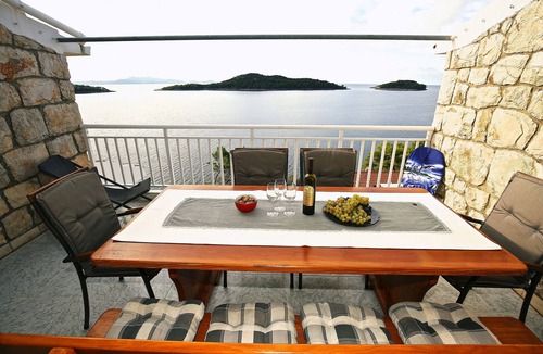 Prizba Apartment | Four-bedroom apartment near beach Prižba, Korčula (A-9255-d)