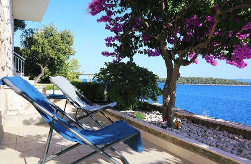 Prizba Apartment | Four-bedroom apartment near beach Prižba, Korčula (A-9255-d)