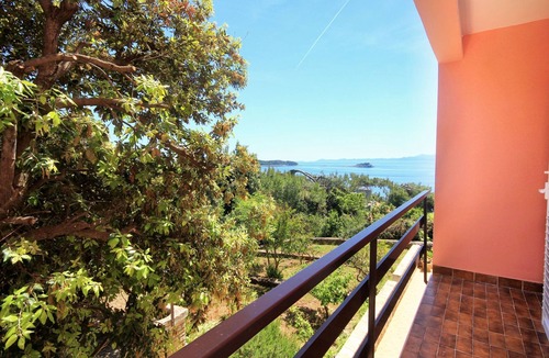 Blato Apartment | Four-bedroom apartment near beach Prižba, Korčula (A-10061-b)