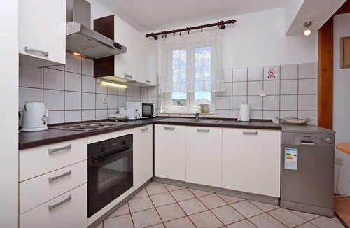 Punat Apartment | Four-bedroom apartment with terrace and sea view Punat, Krk (A-5328-a)