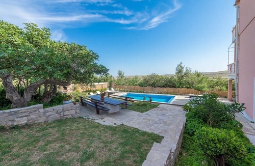 Pag Apartment | Four-bedroom apartment with terrace Stara Vas, Pag (A-21031-a)