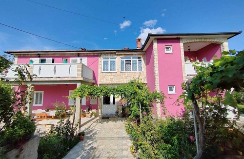 Mundanije Apartment | Four-bedroom apartment with terrace Mundanije, Rab (A-23299-a)