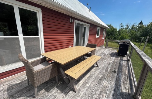 Darnley House | Four Bedroom Cottage Within Walking Distance To Thunder Cove Beach
