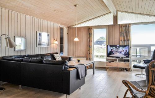 Bjerregard Strand House | Four-Bedroom Holiday Home In Hvide Sande
