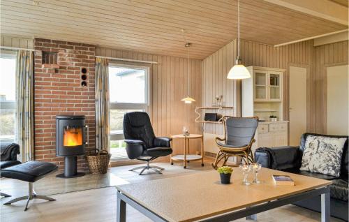 Bjerregard Strand House | Four-Bedroom Holiday Home In Hvide Sande