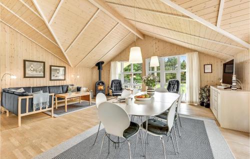 Lodbjerg Hede House | Four-Bedroom Holiday Home In Ringkobing
