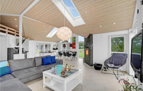 Flovt Strand House | Four-Bedroom Holiday Home In Haderslev