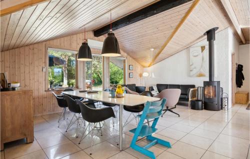 Ho House | Four-Bedroom Holiday Home In Blavand
