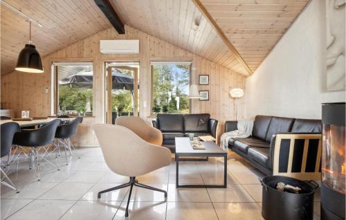 Ho House | Four-Bedroom Holiday Home In Blavand