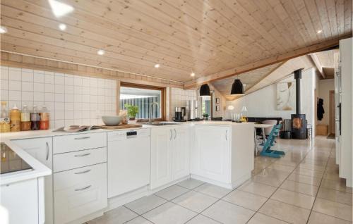 Ho House | Four-Bedroom Holiday Home In Blavand