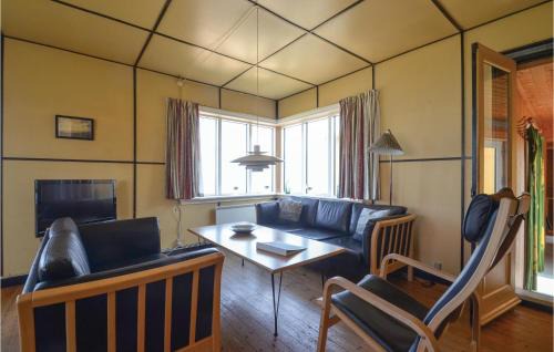 Lild Strand House | Four-Bedroom Holiday Home In Frostrup
