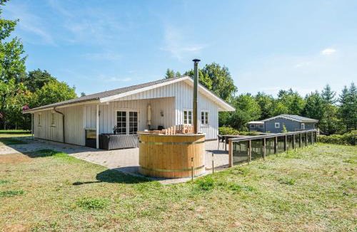 Glesborg House | Four-Bedroom Holiday home in Glesborg 12