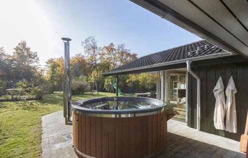 Fjellerup House | Four-Bedroom Holiday Home In Glesborg