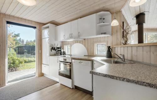 Fjellerup House | Four-Bedroom Holiday Home In Glesborg