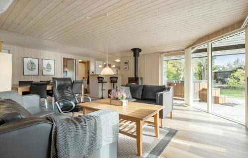 Fjellerup House | Four-Bedroom Holiday Home In Glesborg