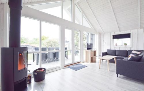 Ajstrup House | Four-Bedroom Holiday Home In Malling