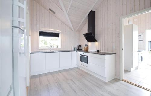 Ajstrup House | Four-Bedroom Holiday Home In Malling