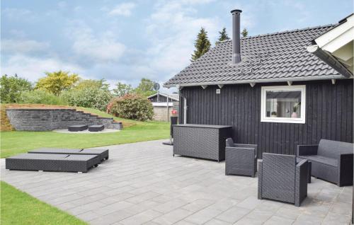 Ajstrup House | Four-Bedroom Holiday Home In Malling