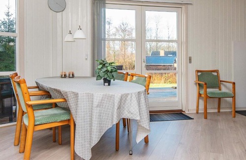 Arrild Ferieby House | Four-Bedroom Holiday home in Toftlund 6
