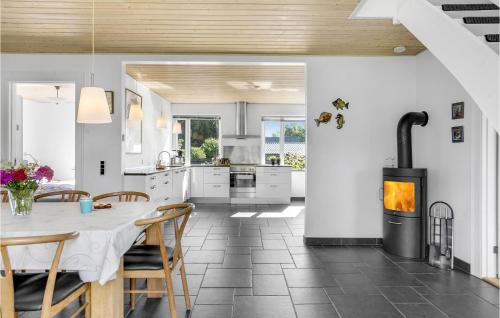 Hvidbjerg Strand House | Four-Bedroom Holiday Home In Borkop