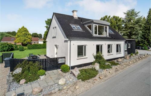 Hvidbjerg Strand House | Four-Bedroom Holiday Home In Borkop