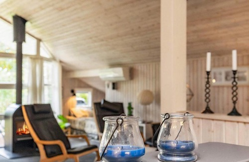Ristinge House | Four-Bedroom Holiday home in Humble 1