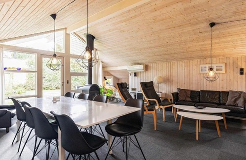 Ristinge House | Four-Bedroom Holiday home in Humble 1