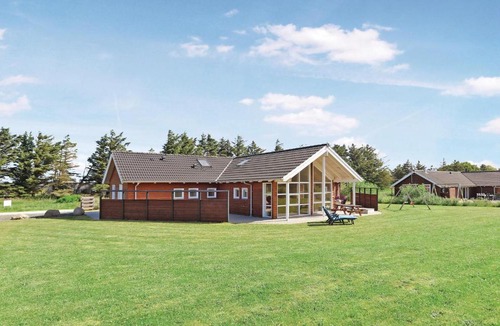 Nr. Lyngby House | Four-Bedroom Holiday Home in Lokken