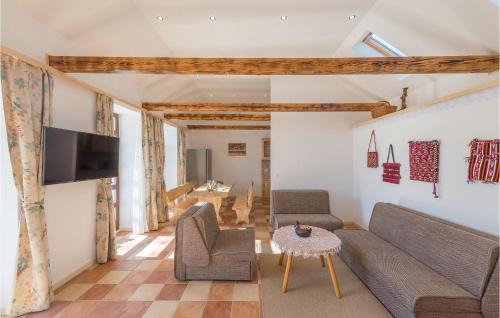 Oklaj House | Four-Bedroom Holiday Home In Citluk