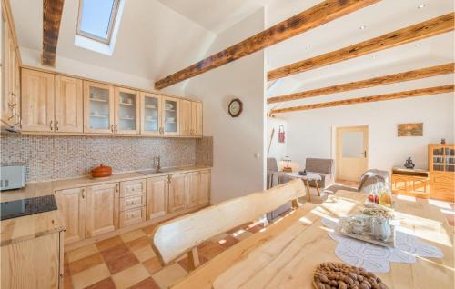 Oklaj House | Four-Bedroom Holiday Home In Citluk