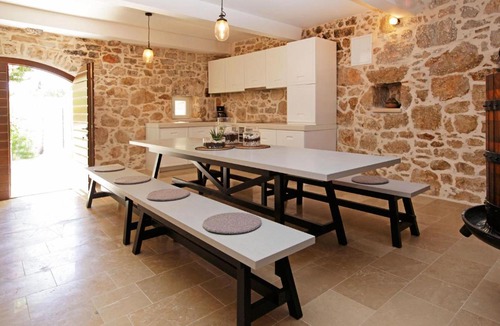 Bol House | Four-Bedroom Holiday Home in Bol