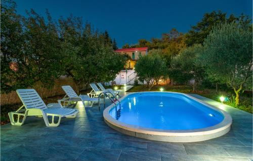 Kucice House | Four-Bedroom Holiday Home Kucice With A Fireplace 09