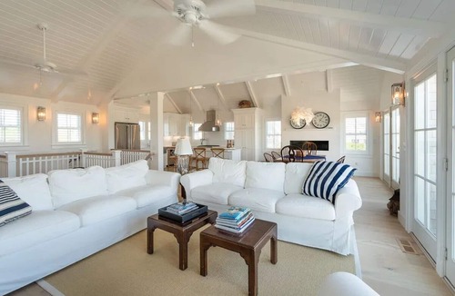 Siasconset House | Four bedroom home with modern design