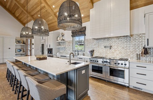 Winchester House | Four bedroom in United States of America, Winchester