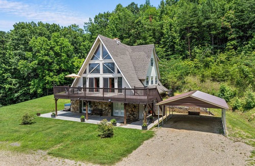 Newport Ski Chalet | Four Bedroom Mountain Retreat
